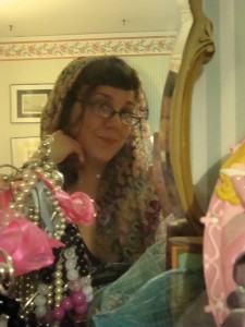 Kali in Shawl Shawlhead